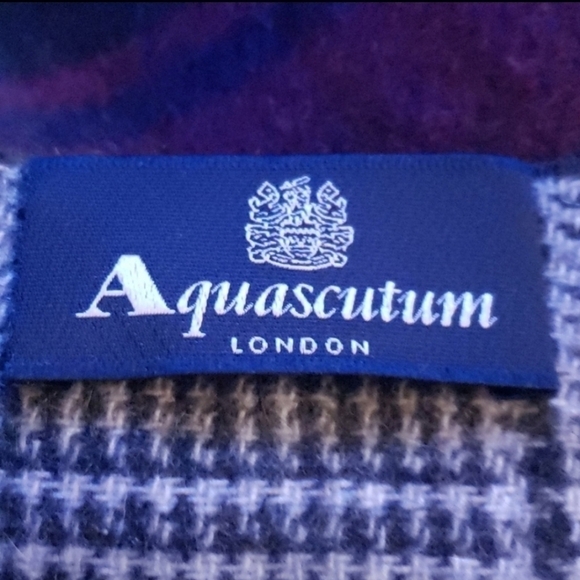 Aquascutum London unisex patterned scarf - Picture 3 of 3